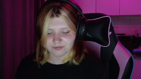 Snapshot of mura_muur chatting on May 28, 2026, 2:14 pm Milana online show from May 28, 2026, 2:14 pm