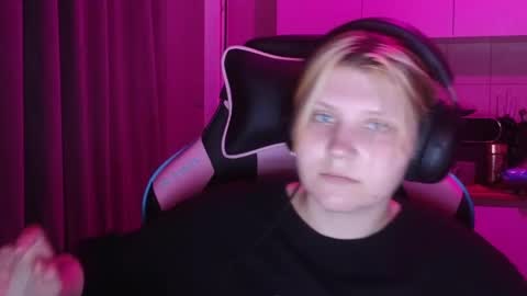 Snapshot of mura_muur chatting on May 29, 2026, 4:38 pm Milana online show from May 29, 2026, 4:38 pm