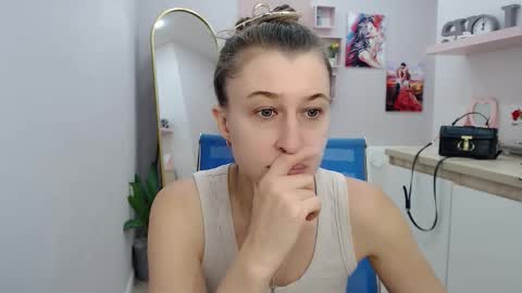 muriel_elvin online show from September 12, 2025, 8:47 am