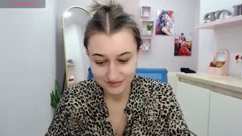 muriel_elvin online show from October 6, 2025, 9:18 am