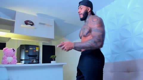 Snapshot of muscle_man19 chatting on February 6, 2025, 11:48 pm Nick online show from February 6, 2025, 11:48 pm