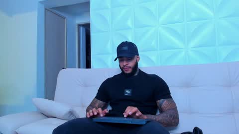 Snapshot of muscle_man19 chatting on February 9, 2025, 12:06 am Nick online show from February 9, 2025, 12:06 am
