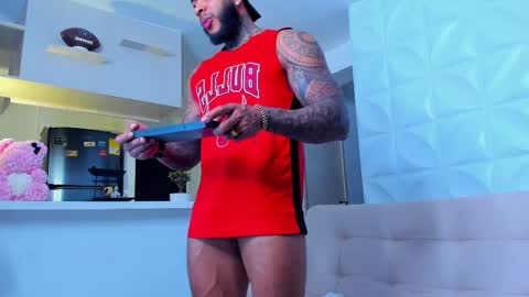 Snapshot of muscle_man19 chatting on February 17, 2025, 11:20 pm Nick online show from February 17, 2025, 11:20 pm