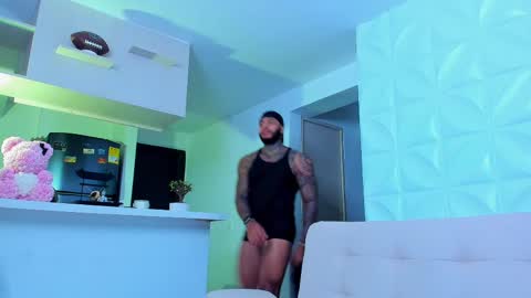 Snapshot of muscle_man19 chatting on March 1, 2025, 2:15 am Nick online show from March 1, 2025, 2:15 am
