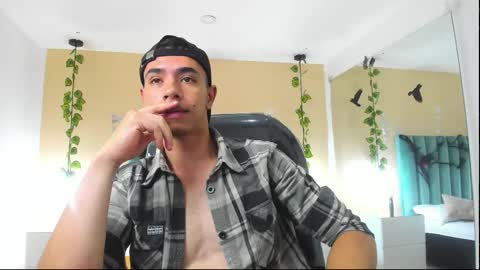 muscle scott online show from October 24, 2025, 12:23 pm