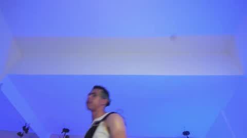 muscle scott online show from October 31, 2025, 4:52 pm