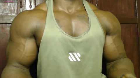 musclegod23 online show from September 17, 2025, 11:50 pm