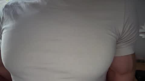 musclehair3 online show from October 28, 2025, 10:41 am