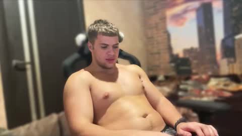 Snapshot of musclephantom chatting on October 8, 2025, 8:17 pm Egor online show from October 8, 2025, 8:17 pm