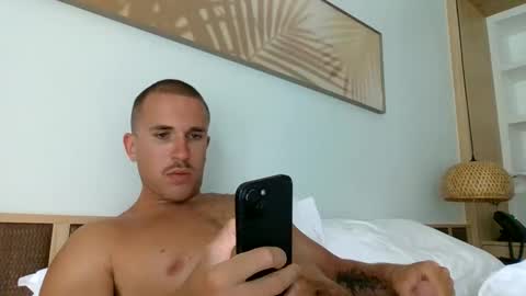 muscleshow00 online show from April 7, 2026, 3:29 am