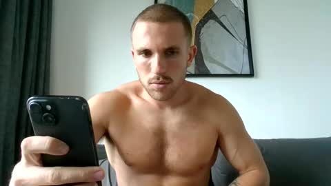 Snapshot of muscleshow00 chatting on July 8, 2026, 9:36 am muscleshow00 online show from July 8, 2026, 9:36 am