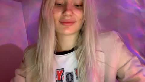 Snapshot of musescorner chatting on August 4, 2026, 6:32 pm musescorner online show from August 4, 2026, 6:32 pm
