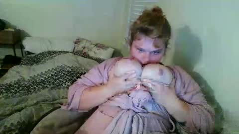 mushymummy000 online show from October 15, 2025, 12:27 pm