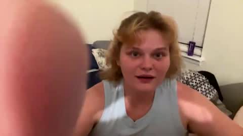 mushymummy000 online show from October 20, 2025, 2:34 am