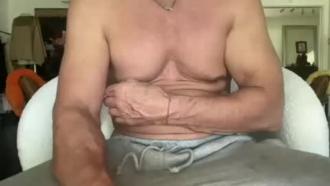 musselmale online show from October 12, 2025, 9:03 pm