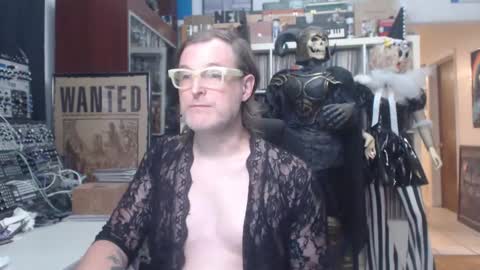 Muziknerd online show from October 19, 2025, 11:00 am