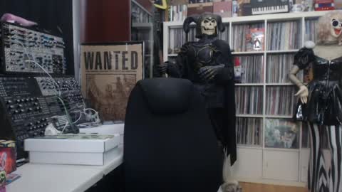 Snapshot of muziknerd chatting on April 30, 2026, 10:03 pm Muziknerd online show from April 30, 2026, 10:03 pm