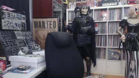 Snapshot of muziknerd chatting on May 3, 2026, 5:13 am Muziknerd online show from May 3, 2026, 5:13 am