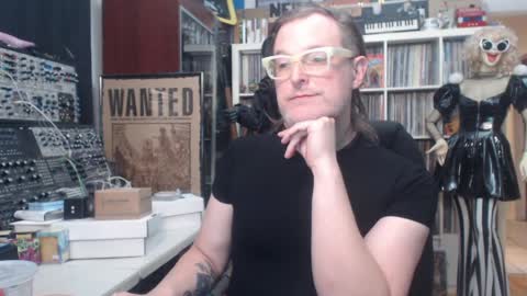 Snapshot of muziknerd chatting on May 24, 2026, 6:51 am Muziknerd online show from May 24, 2026, 6:51 am