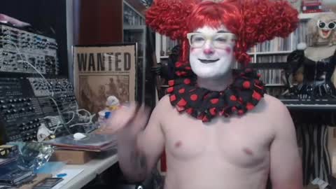 Snapshot of muziknerd chatting on June 26, 2026, 12:59 am Muziknerd online show from June 26, 2026, 12:59 am
