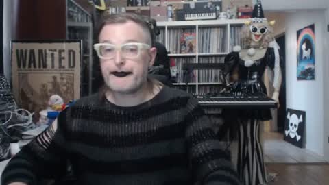 Snapshot of muziknerd chatting on July 16, 2026, 11:44 pm Muziknerd online show from July 16, 2026, 11:44 pm