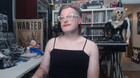 Snapshot of muziknerd chatting on July 25, 2026, 3:15 am Muziknerd online show from July 25, 2026, 3:15 am