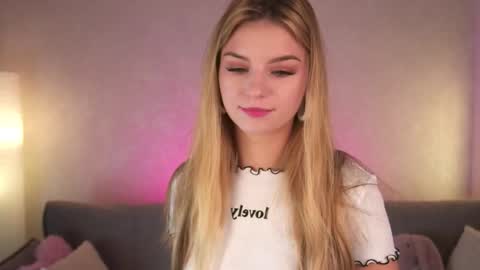 Polly online show from November 4, 2025, 3:44 pm