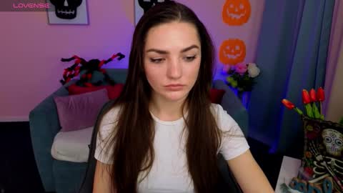 Ella online show from October 31, 2025, 2:40 pm