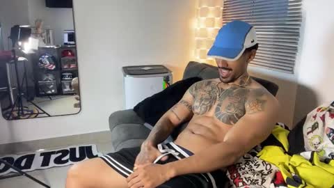 Myke esthetic online show from November 29, 2025, 10:46 pm