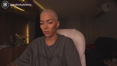 jacke BUNNY online show from March 4, 2025, 2:27 am