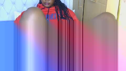 myla_clara online show from October 3, 2025, 6:05 pm