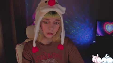 MylaFlores online show from December 27, 2024, 2:04 am