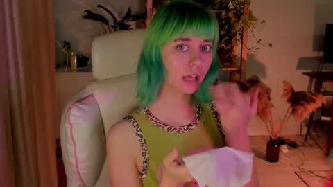 MylaFlores online show from October 5, 2025, 9:45 pm