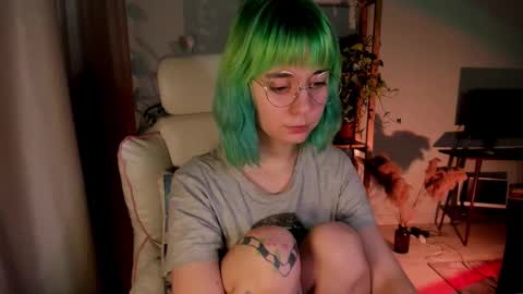 MylaFlores online show from October 14, 2025, 2:45 am