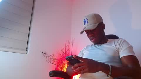 Mylo Wallace  online show from February 4, 2025, 3:44 am