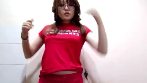 Chloe online show from November 2, 2025, 4:09 pm