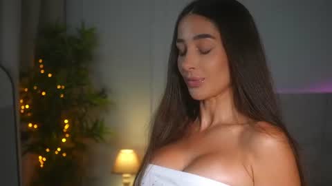 Snapshot of myriamfox_ chatting on July 14, 2026, 10:21 am Miryam online show from July 14, 2026, 10:21 am