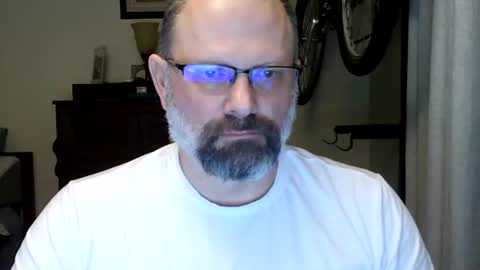 Just hanging out - No pressure online show from April 22, 2026, 5:21 am