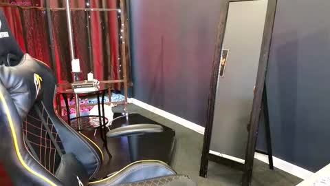 mystery_mary online show from November 5, 2025, 10:48 am