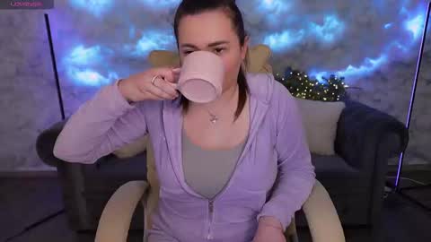 Snapshot of mysticlovee_ chatting on February 5, 2025, 7:39 am L O V E online show from February 5, 2025, 7:39 am