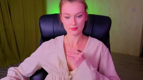 mysticvenus_ online show from March 11, 2026, 4:35 pm