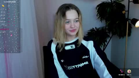 Snapshot of n0_nude chatting on January 18, 2025, 11:54 am Eva online show from January 18, 2025, 11:54 am