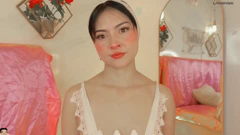 naamah_b online show from January 13, 2026, 2:22 pm