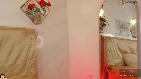 naamah_b online show from February 6, 2026, 2:31 pm