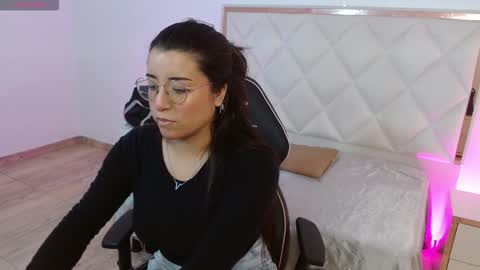 Snapshot of naanaky_tay chatting on October 5, 2025, 12:14 pm TARA online show from October 5, 2025, 12:14 pm