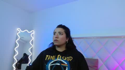 Snapshot of naanaky_tay chatting on October 26, 2025, 12:11 pm TARA online show from October 26, 2025, 12:11 pm