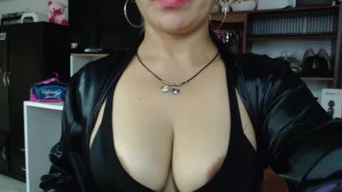 Nadia  online show from February 5, 2025, 7:39 am