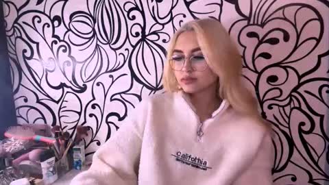 Katrin online show from February 8, 2026, 8:45 pm