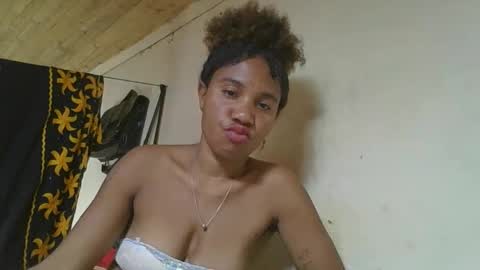 nadiasando online show from December 22, 2025, 6:21 am