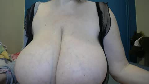 nadinnnea online show from January 25, 2025, 6:24 pm